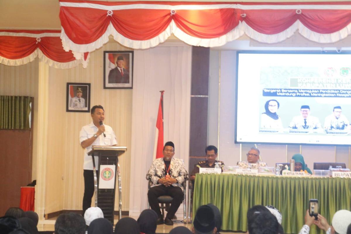 Bupati Luwu Utara Hadiri KONKERKAB I PGRI
